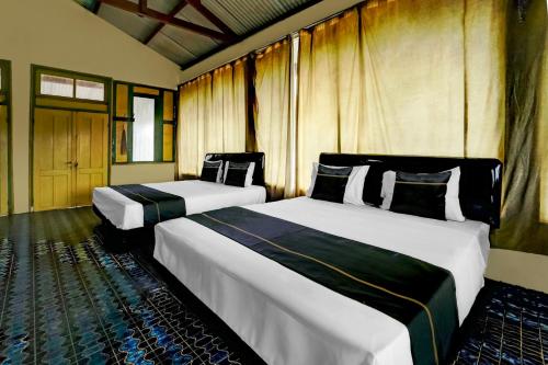 Ένα ή περισσότερα κρεβάτια σε δωμάτιο στο Hotel O Embun Pagi & Villa Resort Batu