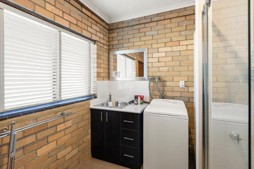 Ένα μπάνιο στο Bonnie Dawn - Bonnie DOon