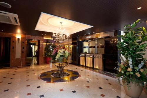 a lobby with a chandelier and flowers on a table at HOTEL AN Shinjuku Kabukicho (Adult Only) in Tokyo