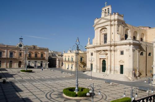 Φωτογραφία από το άλμπουμ του Garibaldi Rooms, Boutique Stay in Val di Noto with Piazza & Church Views σε Rosolini