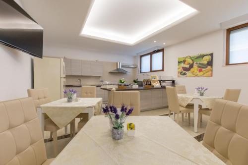 a kitchen and dining room with tables and chairs at B&B Paradiso in San Salvo