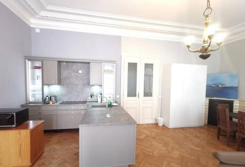 Kaisers Grand Residence