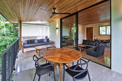 Posezení v ubytování Casas Alba - 1 bedroom Loft private kitchen bathroom and terrace Malpais