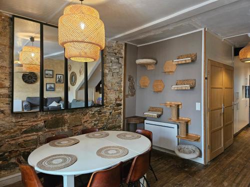 Χώρος καθιστικού στο Appartement authentique et chaleureux au cœur de Salies-de-Béarn, dans le quartier historique avec commerces et restaurants au pied, à deux pas des thermes