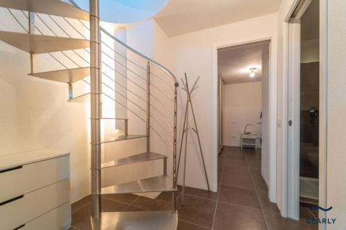 Costa DorataVilla Nuraghe - By Searly的走廊的螺旋楼梯