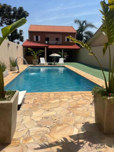 Bazén v ubytování Casa Refúgio interior -SP nebo v jeho okolí