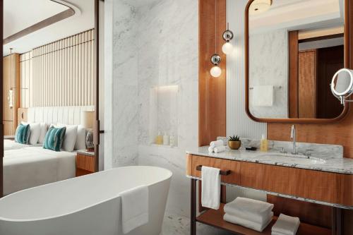 Ένα μπάνιο στο JW Marriott Hotel Tashkent