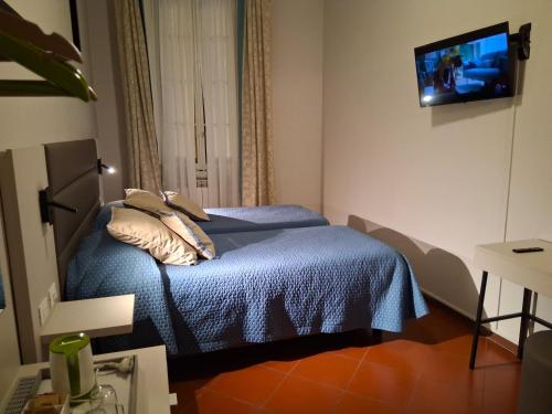 Giường trong phòng chung tại Hotel Tourist House