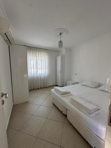 Ένα ή περισσότερα κρεβάτια σε δωμάτιο στο Sena Apartments