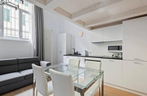 Giusti Two-Bedroom Duplex - Arco della Pace & Sempione Park - Sleeps 5