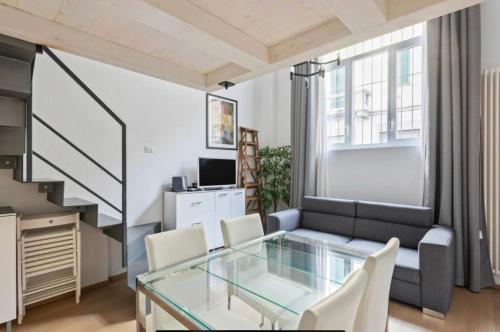 Giusti Two-Bedroom Duplex - Arco della Pace & Sempione Park - Sleeps 5