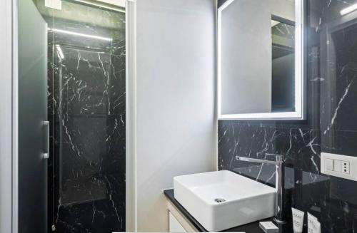 Giusti Two-Bedroom Duplex - Arco della Pace & Sempione Park - Sleeps 5