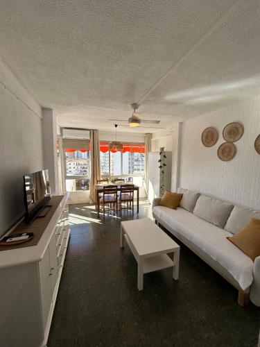 Sea & Mountain View Apartment in Benalmádena