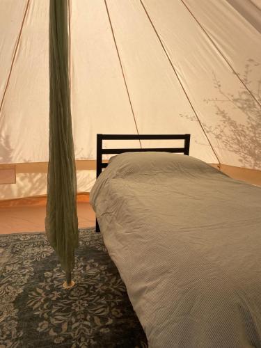 a bedroom with a bed in a tent at Eco Glamping Biosfera - Bahia Turquesa in La Ventana