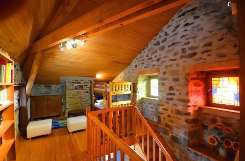 Μια τηλεόραση ή/και κέντρο ψυχαγωγίας στο Gite De Charme Oliabou