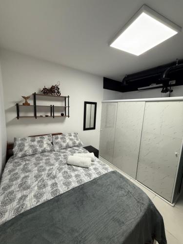 Postel nebo postele na pokoji v ubytování Suíte confortável localização privilegiada