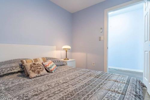 a bedroom with a large bed and a large window at Riverview Cottage Escape in Frankford
