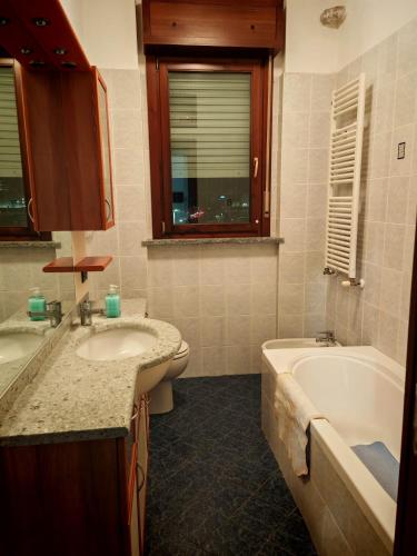 Villa4Holydays - M1 subway