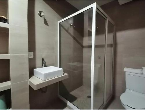 Phòng tắm tại Casa Hannia 30 huéspedes Cerca de la playa Alberca