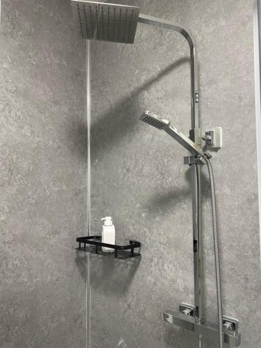 Ένα μπάνιο στο 3x Double, 2x Bathrooms, Central & Parking