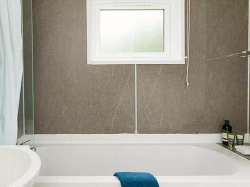 O baie la Merley Woodland Signature 3 Lodge with Hot Tub