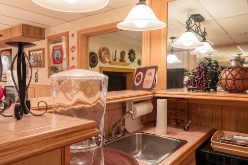 Fotografie z fotogalerie ubytování Elegant Mansion with Private Bar & Game Lounge v destinaci Mississauga