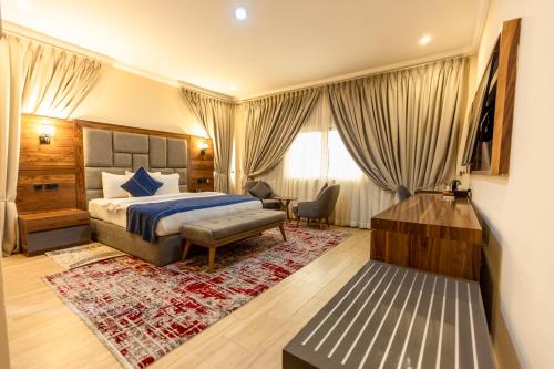 Ένα ή περισσότερα κρεβάτια σε δωμάτιο στο Volta Serene Hotel