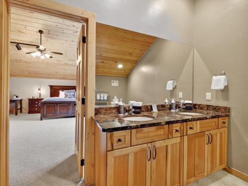 Η κουζίνα ή μικρή κουζίνα στο Pinehurst Retreat