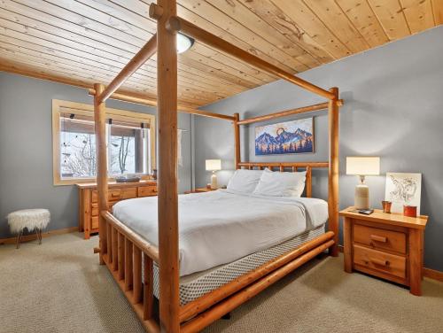 Ένα ή περισσότερα κρεβάτια σε δωμάτιο στο Pinehurst Retreat