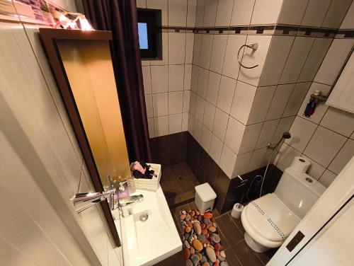 Ένα μπάνιο στο Art house M & F