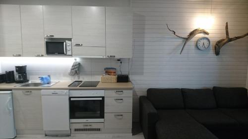 Kuchyň nebo kuchyňský kout v ubytování Mukavaa lomailua