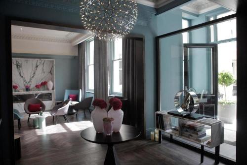 Posezení v ubytování The Chapter Hotels - Lancaster Gate