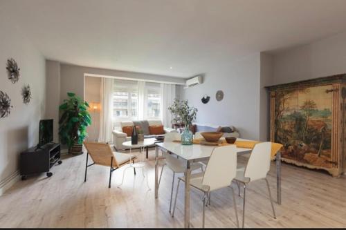 Diagonal Avenue Apartment