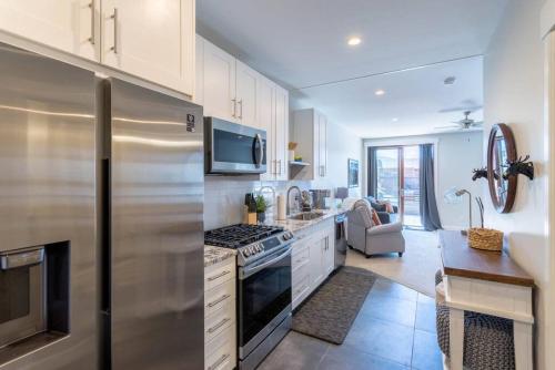 Η κουζίνα ή μικρή κουζίνα στο Mad Moose Retreat Gorgeous Condo by Grand Lake