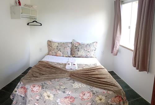 En eller flere senge i et værelse på Flats dos Fernandes Geribá