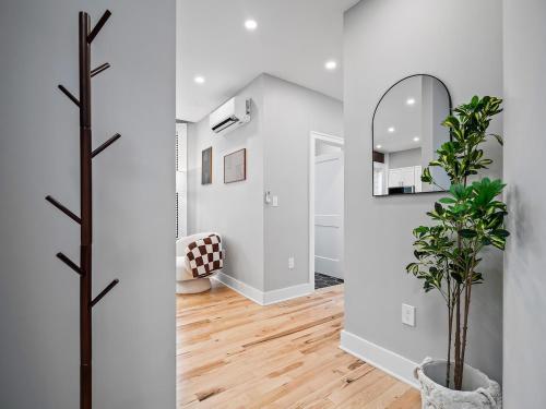 Koupelna v ubytování The Modern Boho Brick Loft