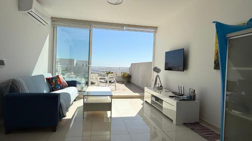 Sunshine Apartments Mellieha - modern two bedroom penthouse with terrace