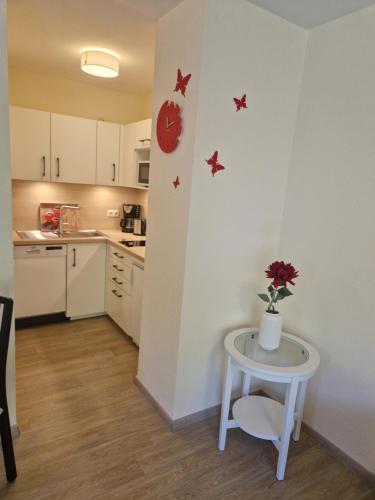 Η κουζίνα ή μικρή κουζίνα στο Haus am Mühlenweg - neue, moderne und sonnendurchflutete Appartements