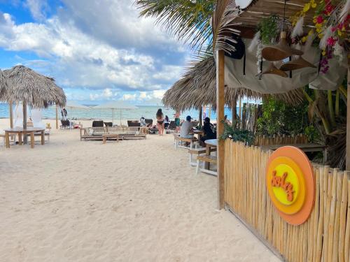 Pláž u aparthotelu