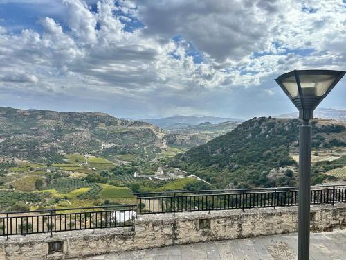 Ảnh trong thư viện ảnh của A modern apartment in the village of Venerato ở Veneráton