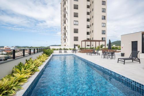 Bassein majutusasutuses Apto Penha a 300M PRAIA 8 min do BETO CARREIRO com PISICNA, sacada com CHURRASQUEIRA privativa, AR CONDICIONADO Wi Fi, PORTARIA 24h,vaga privativa de GARAGEM või selle lähedal