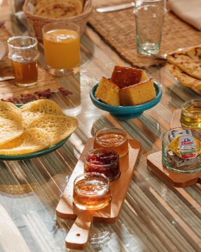 山林小屋内部或周边提供的食物