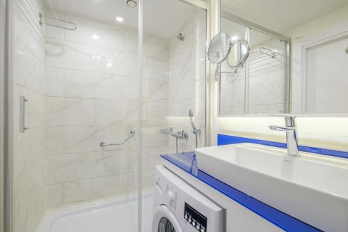 Phòng tắm tại Superior Aparthotel in ORBI city