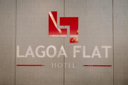 un cartello per un hotel laocoo flato di Lagoa Flat Hotel a Lagoa da Prata