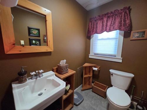 Ένα μπάνιο στο Mountain View Log Cabin - Newly opened