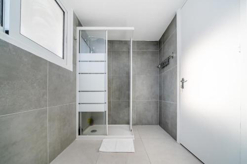 Phòng tắm tại Central 2 bedroom flat