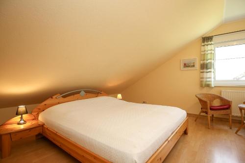 Postel nebo postele na pokoji v ubytování Urlauberdorf Haus 60c