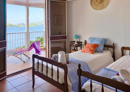 En eller flere senge i et værelse på La vue sur la baie