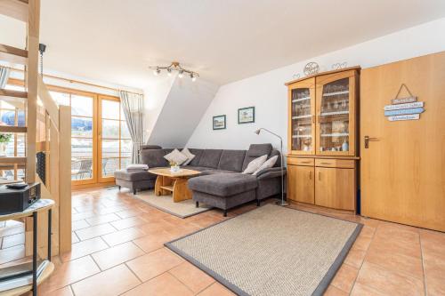 Posezení v ubytování Ferienpark Freesenbruch Wohnung 3 4 - Zum Zeesenboot