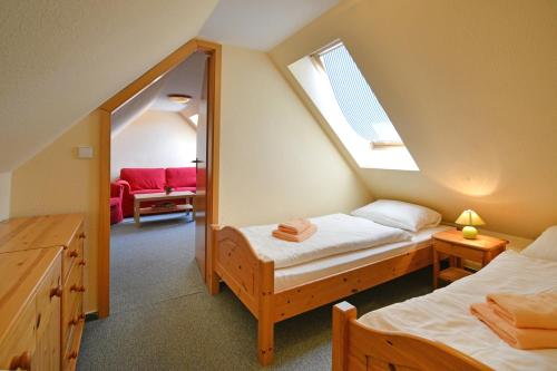 a small room with two beds and a window at Ferienpark Freesenbruch Wohnung 1 6 - Freesenblick in Zingst